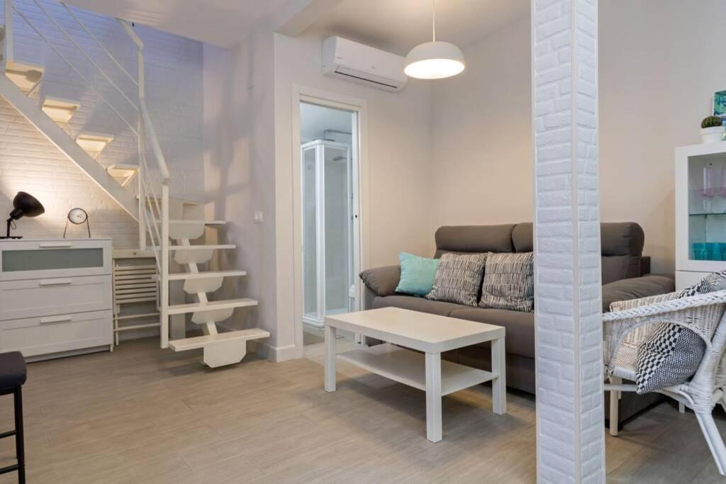 Castilla Triana Courtyard By Valcambre Sevilla Exterior foto